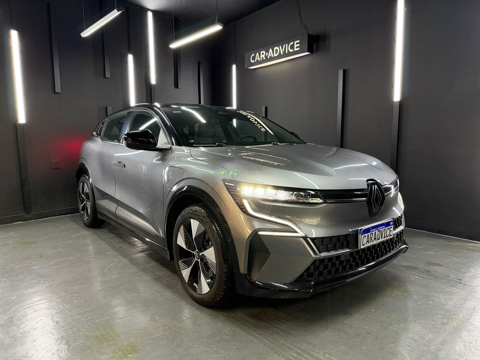 RENAULT MEGANE E-TECH ELÉCTRICO - imagen 1 de 19